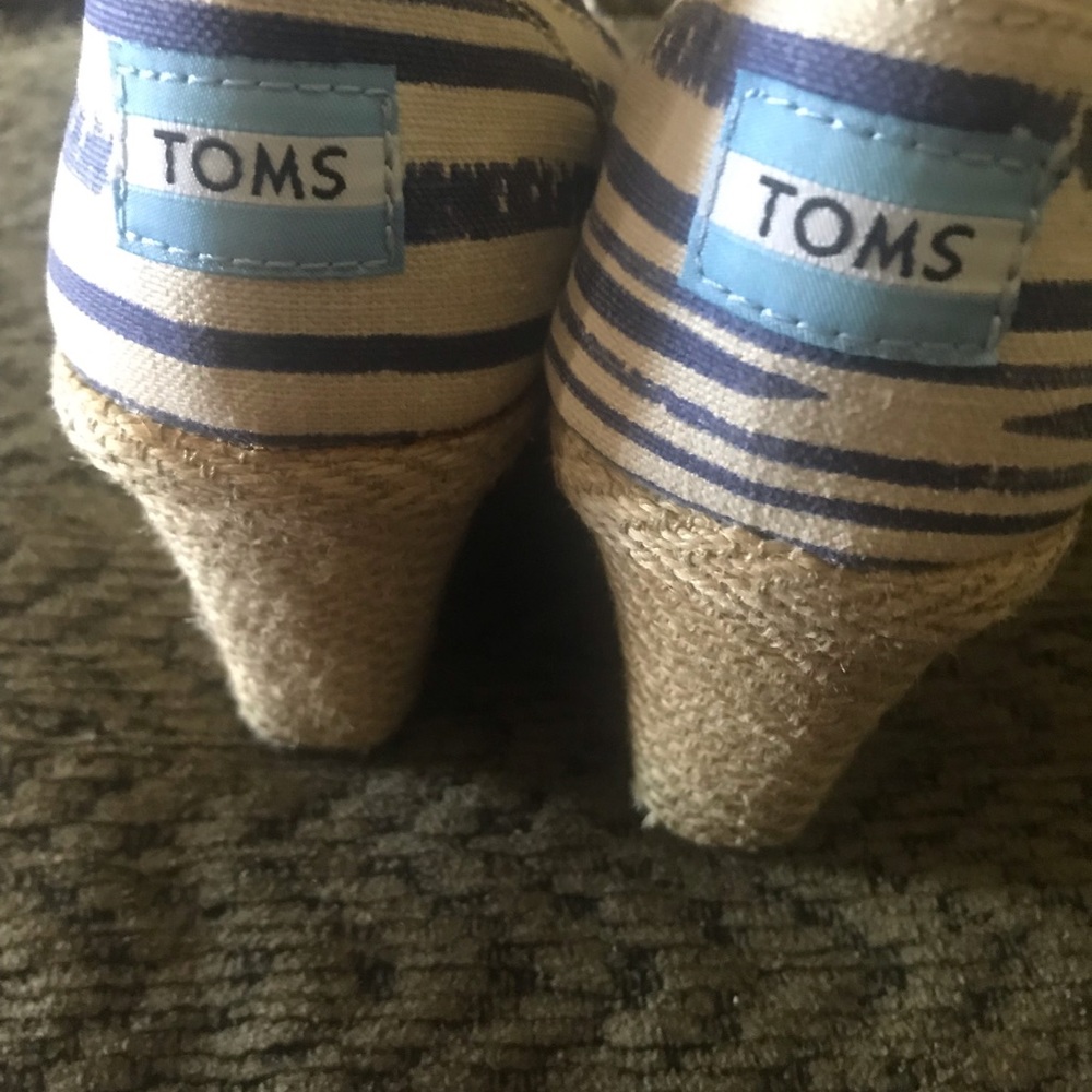 TOMS - Picture 3 of 4